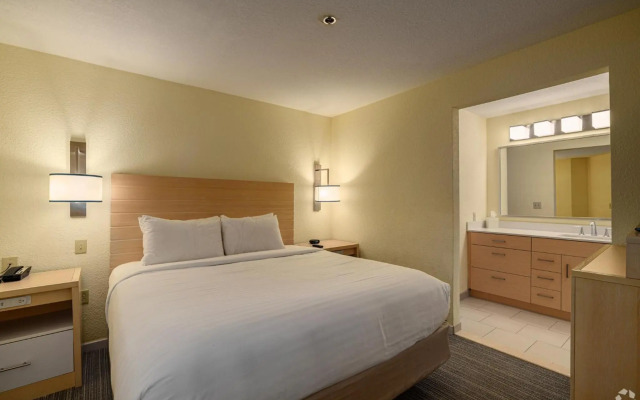 AVIA Residences on Lincoln- Extended Stay