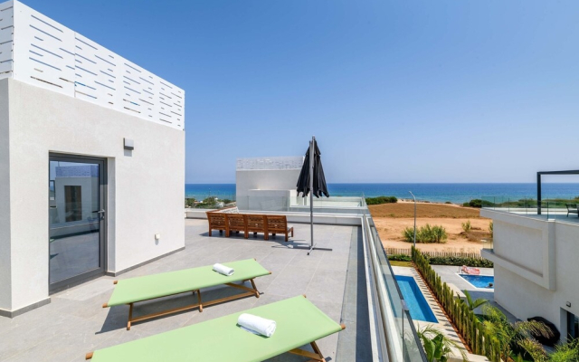 By The Beach - Sunstone Seaview Villa