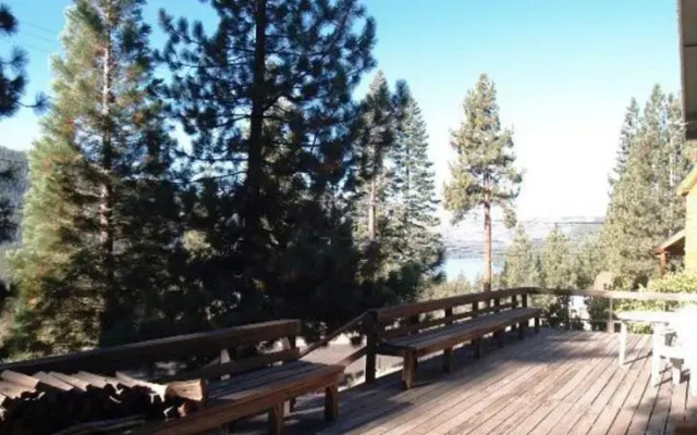 RedAwning Sierra Getaway