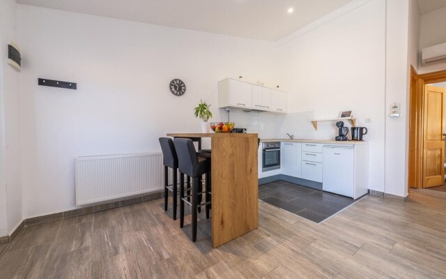 Beautiful Apartment in Vrana With Wifi and 2 Bedrooms