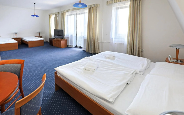 Hotel Laguna Slapy