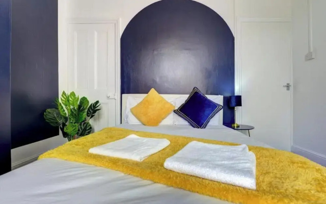 Central - 2br House - Free Parking - Garden