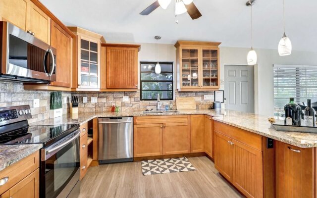 Modern Fort Myers Bungalow