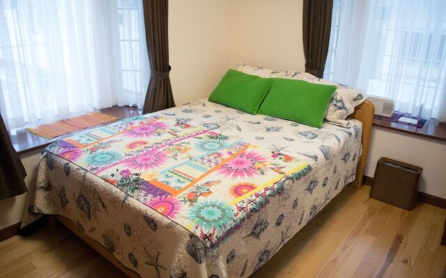 The Girl / Vacation Stay 15536