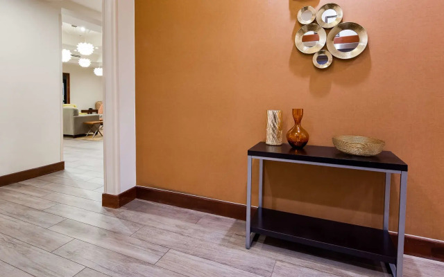 Best Western Plus Spring Inn & Suites