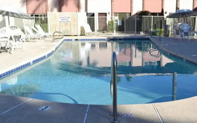 Two-Bedroom Scottsdale Townhome with Heated Pool
