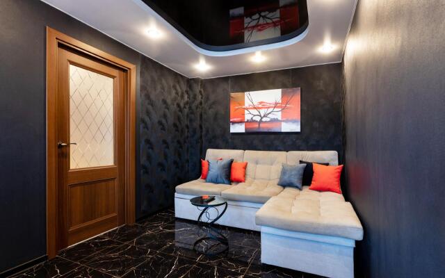 Пять звезд на Дубровинского 106