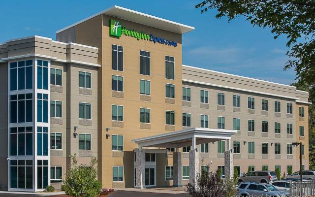 Holiday Inn Express & Suites Norwood