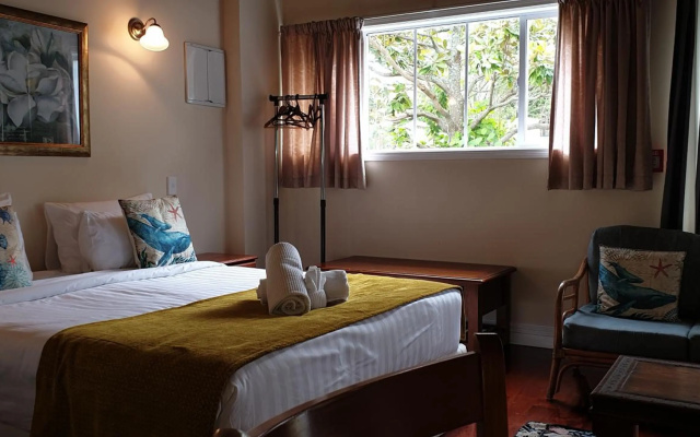 Seaport Village – Guest Rooms – Russell