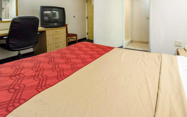 Econo Lodge London North