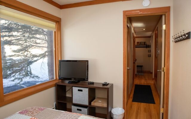 1320 Tennis Townhome 3 Bedroom Townhouse by RedAwning