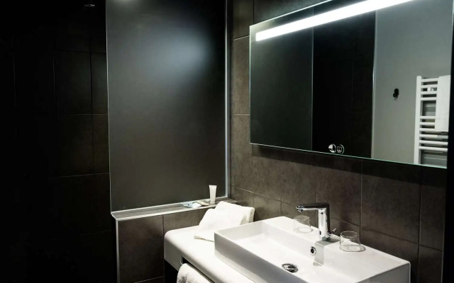 Le Canard Sur Le Toit