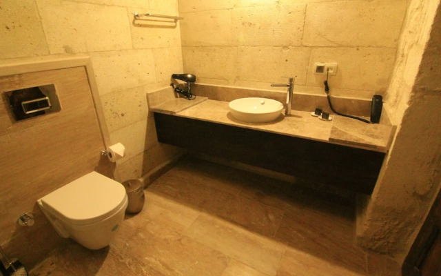 Tafana Cave & Stone Lodge