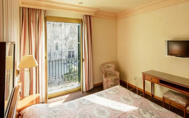 Lamaro Hotel
