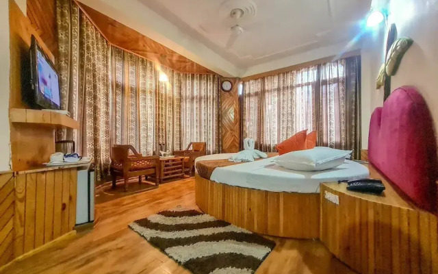 OYO 13836 Hotel Manu Vatika