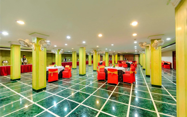 Hotel Ashish Palace