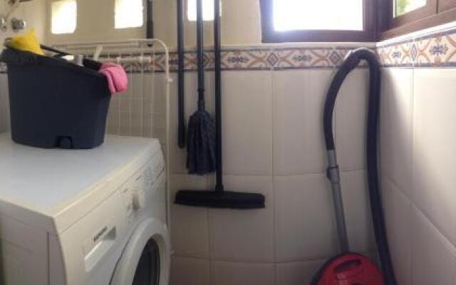 2010-Superb apt 2 bedrooms in complex with pool