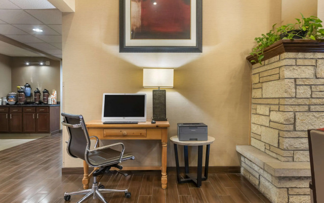 Comfort Inn & Suites Black River Falls I-94