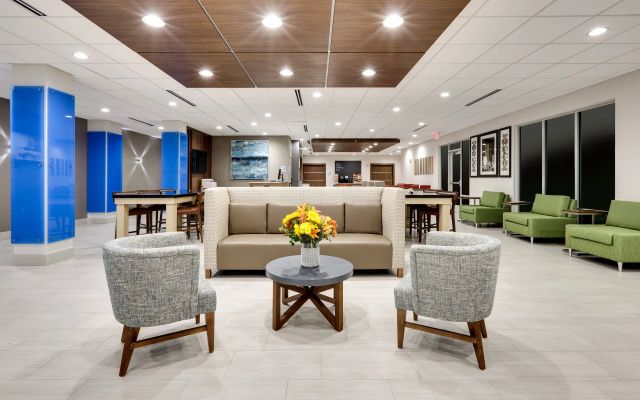 Holiday Inn Express & Suites Plano - The Colony by IHG