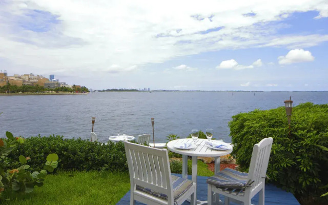 Palmeiras Beach Club at Grove Isle