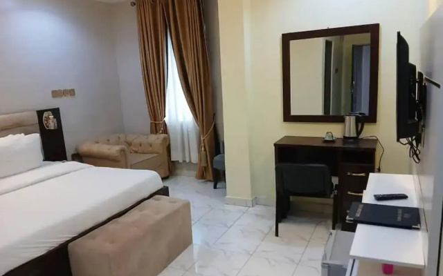Golden Top Hotel