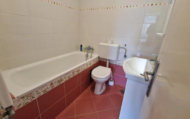 Lovely condo with free parking