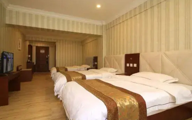 Longkou Zhonglai Business Hotel