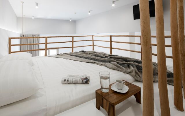 Arco Solium Suites Milos