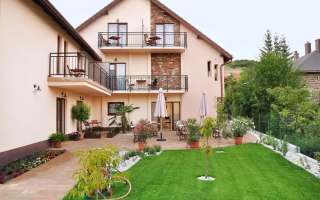 Barackvirág Apartmanház
