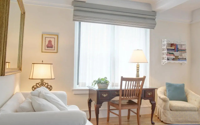 Roger Smith Hotel