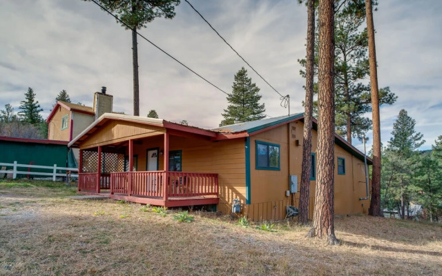 Ruidoso Oasis: Private Hot Tub, Deck & Grill!