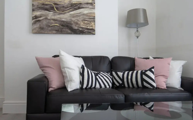 Lux Apartments 4 Bedroom House Molyneux