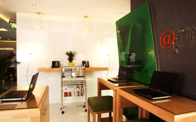 Al Khoory Executive Hotel