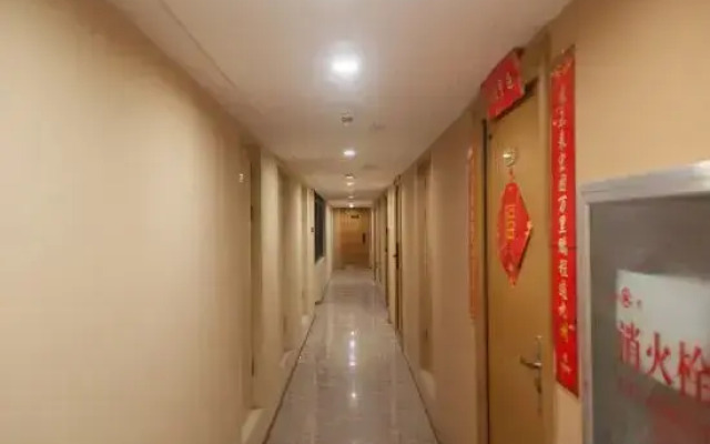 Zimu B&B Hotel (Xinxiang Baolong Yu Branch)