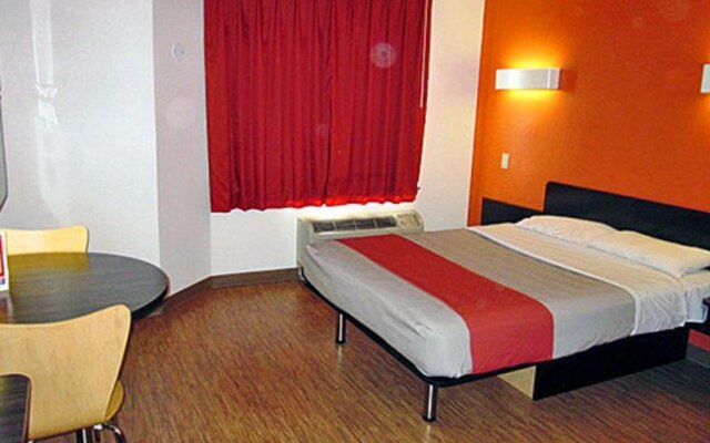 Motel 6 Plano, TX - West - Frisco