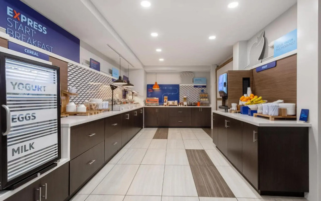 Holiday Inn Express & Suites Miramar