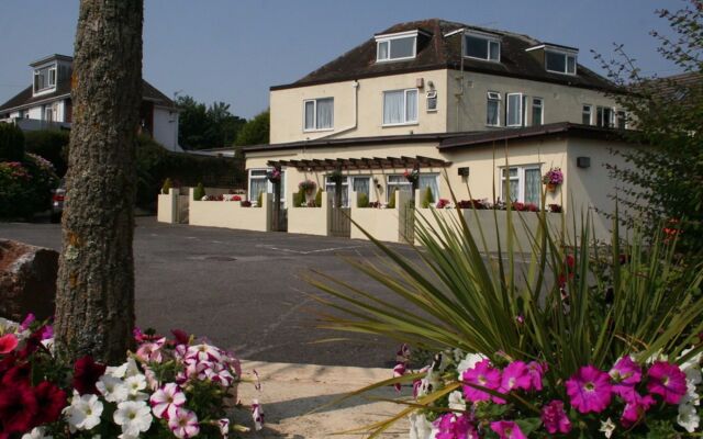 Crossways & Sea View Self Catering Holiday Cottages & Apartments