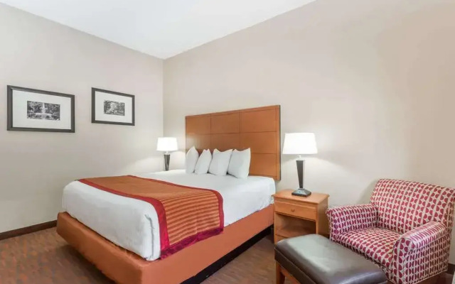 Baymont Inn and Suites Savannah Garden City