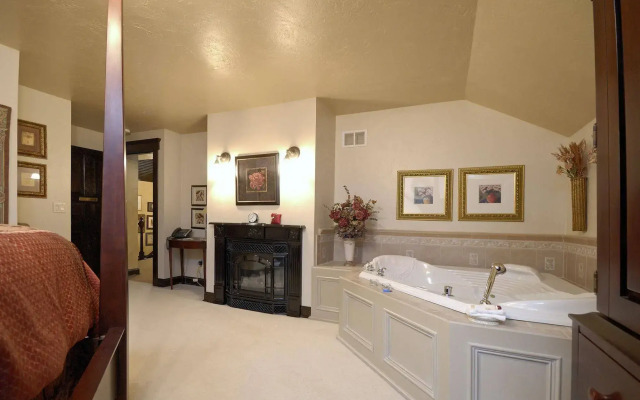 The Roost Bed and Breakfast