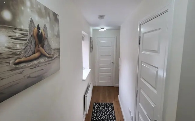 Inviting 6-bed House in Nuneaton