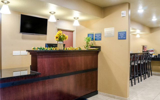 Cobblestone Inn & Suites - Cambridge