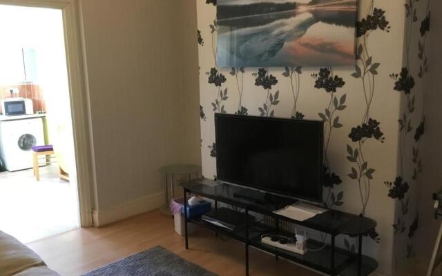 Apartment with basic equipments and shared garden