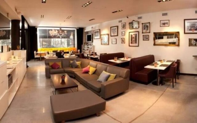 Be Too Loft Hotel