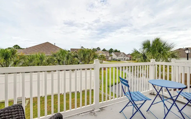 2 Mi to Surfside Beach: Coastal Escape w/ Balcony!
