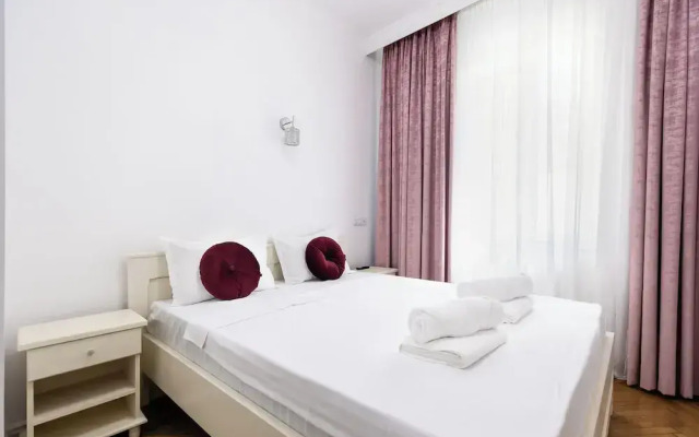 Bucharest Studio Wonderland Room