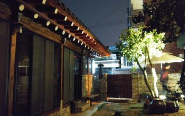 Shinsiwa Hanok Guesthouse 1 (Daein Market)