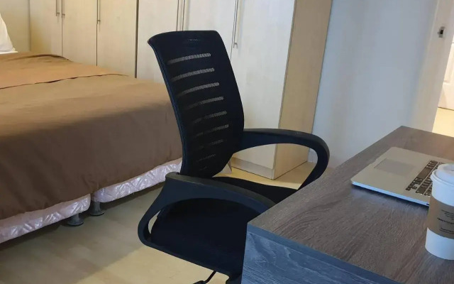 MANDALUYONG 2 Br w 2 Queen, 50HDtv across Shangrila Mall
