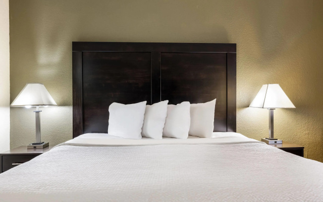 Baymont by Wyndham Janesville