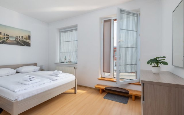 Chrobrego 2-bedroom Apartment by Renters
