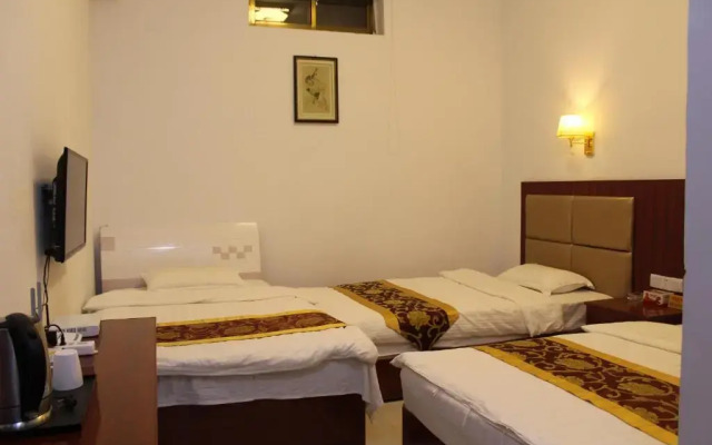 Dunhuang Happy Yijia Guest House